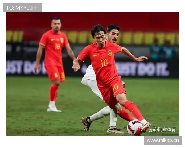 国足新帅集训备战世预赛球员调整引发球迷热议表现前景与改革方向